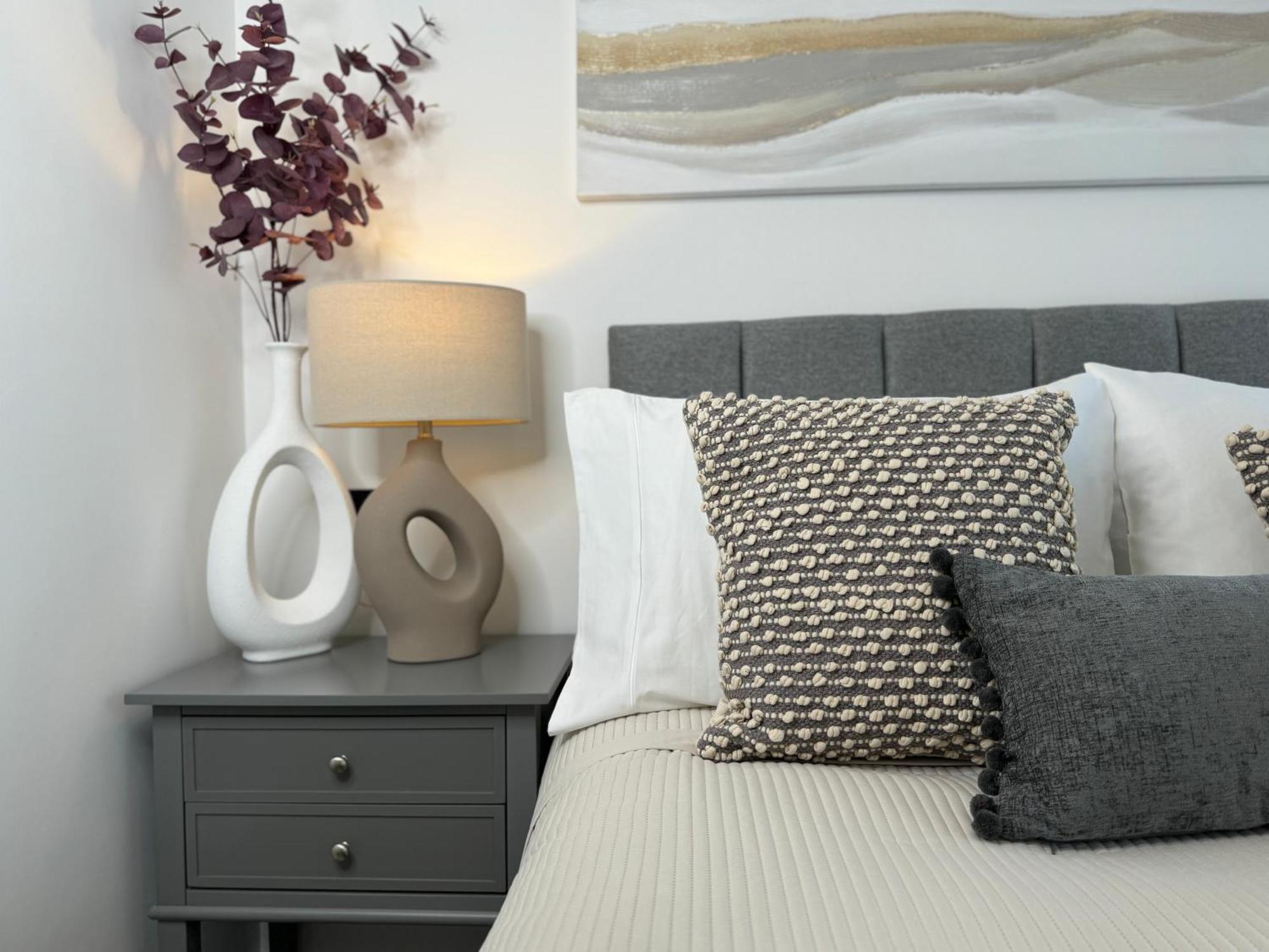 Modern One-Bedroom Apartment Swindon Buitenkant foto