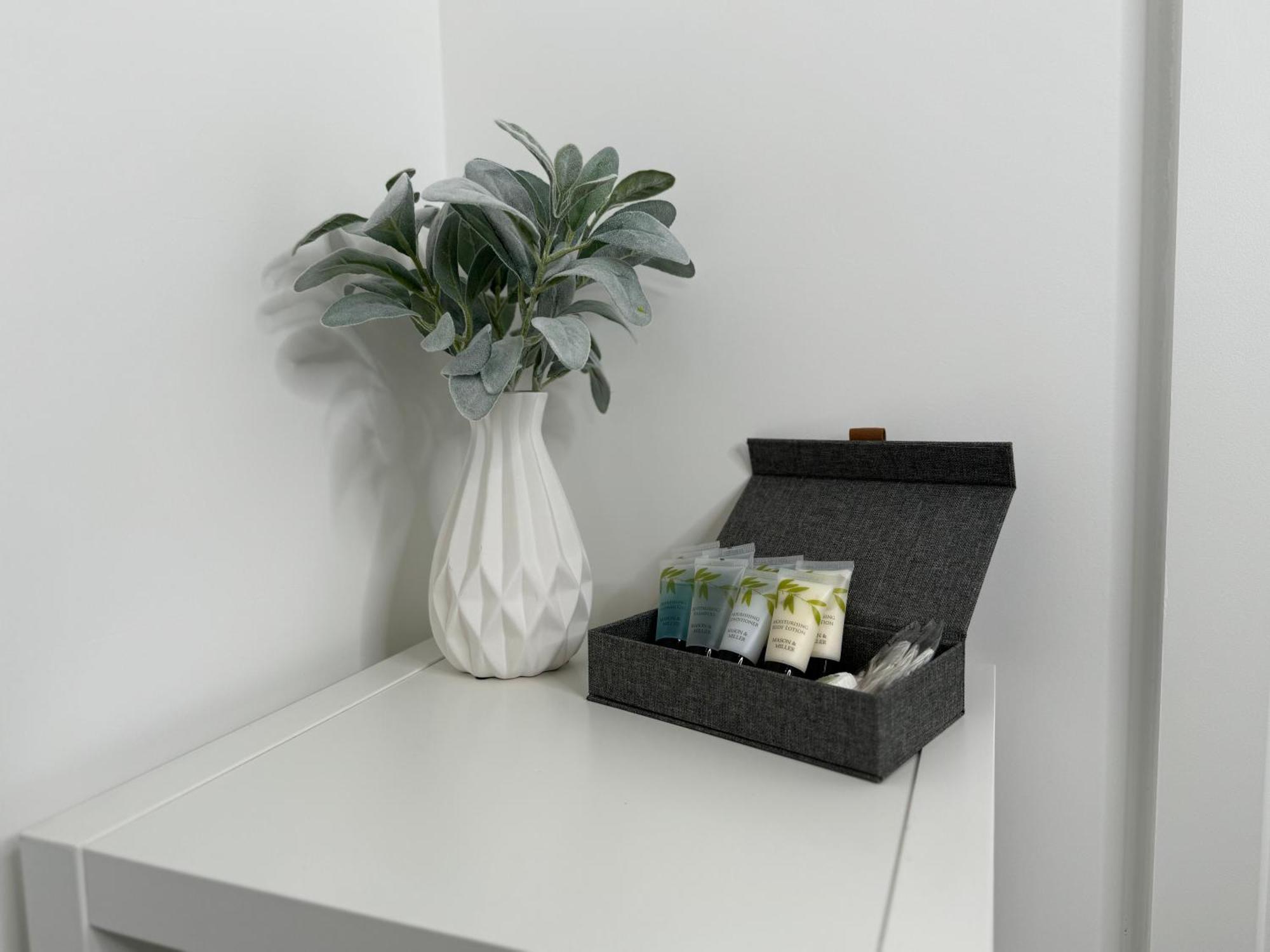 Modern One-Bedroom Apartment Swindon Buitenkant foto