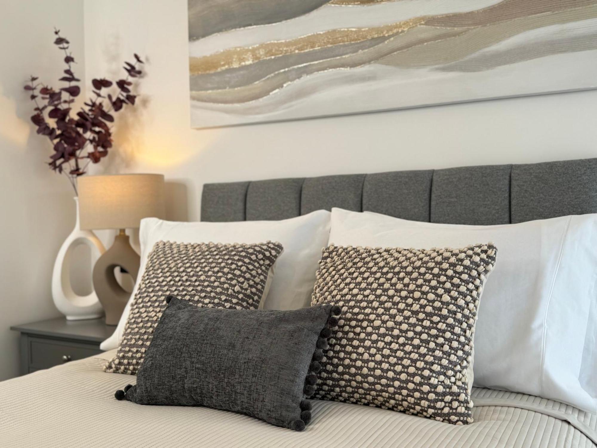 Modern One-Bedroom Apartment Swindon Buitenkant foto