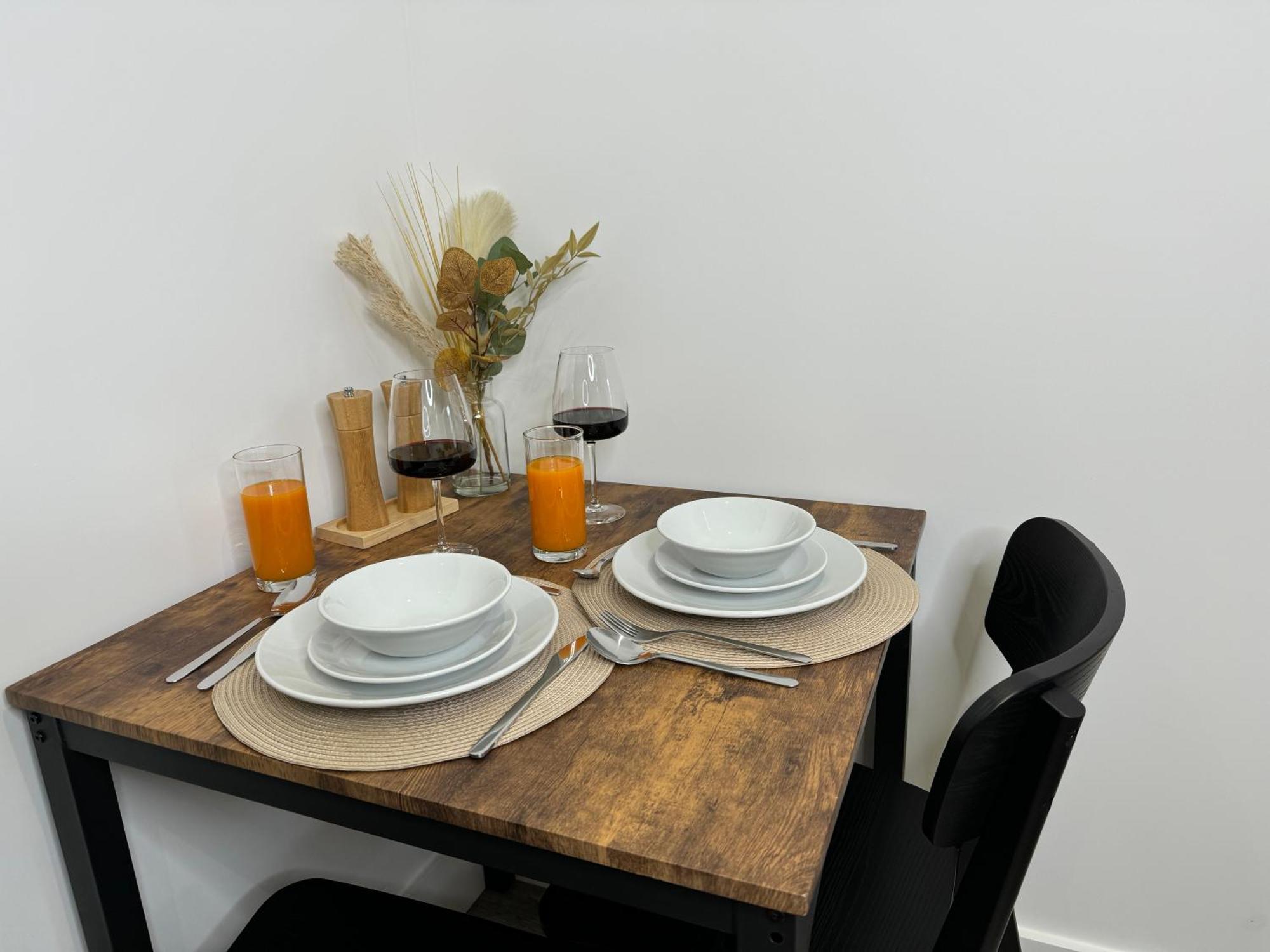 Modern One-Bedroom Apartment Swindon Buitenkant foto