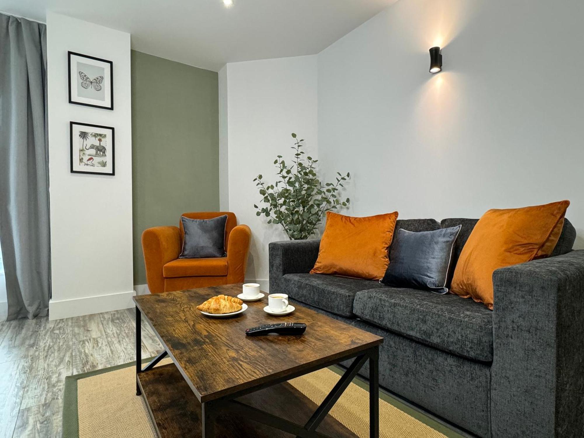 Modern One-Bedroom Apartment Swindon Buitenkant foto