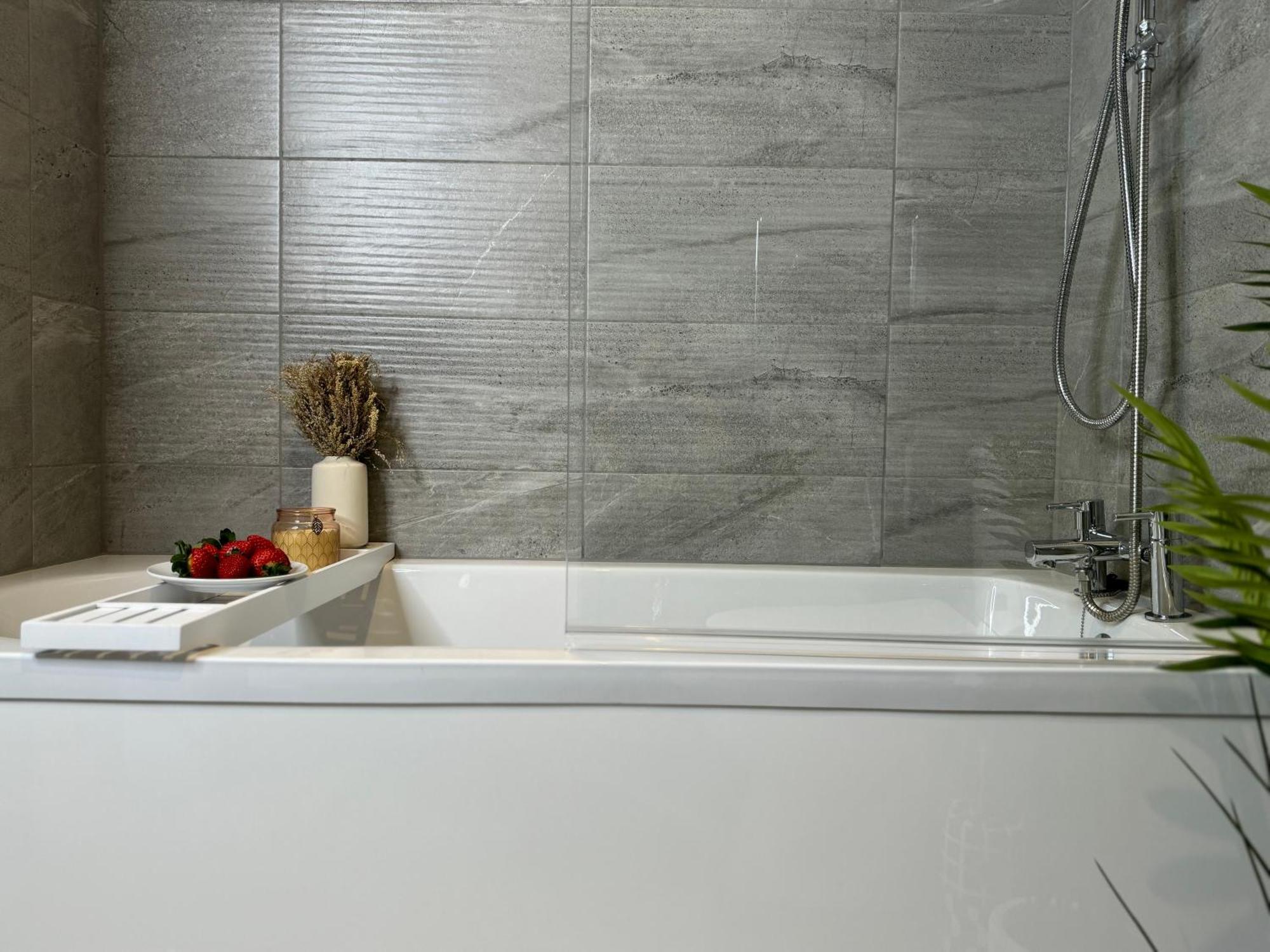 Modern One-Bedroom Apartment Swindon Buitenkant foto